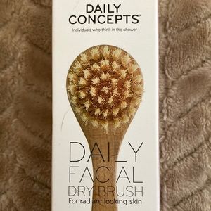 Daily Concepts Facial Dry-brush. NEW.